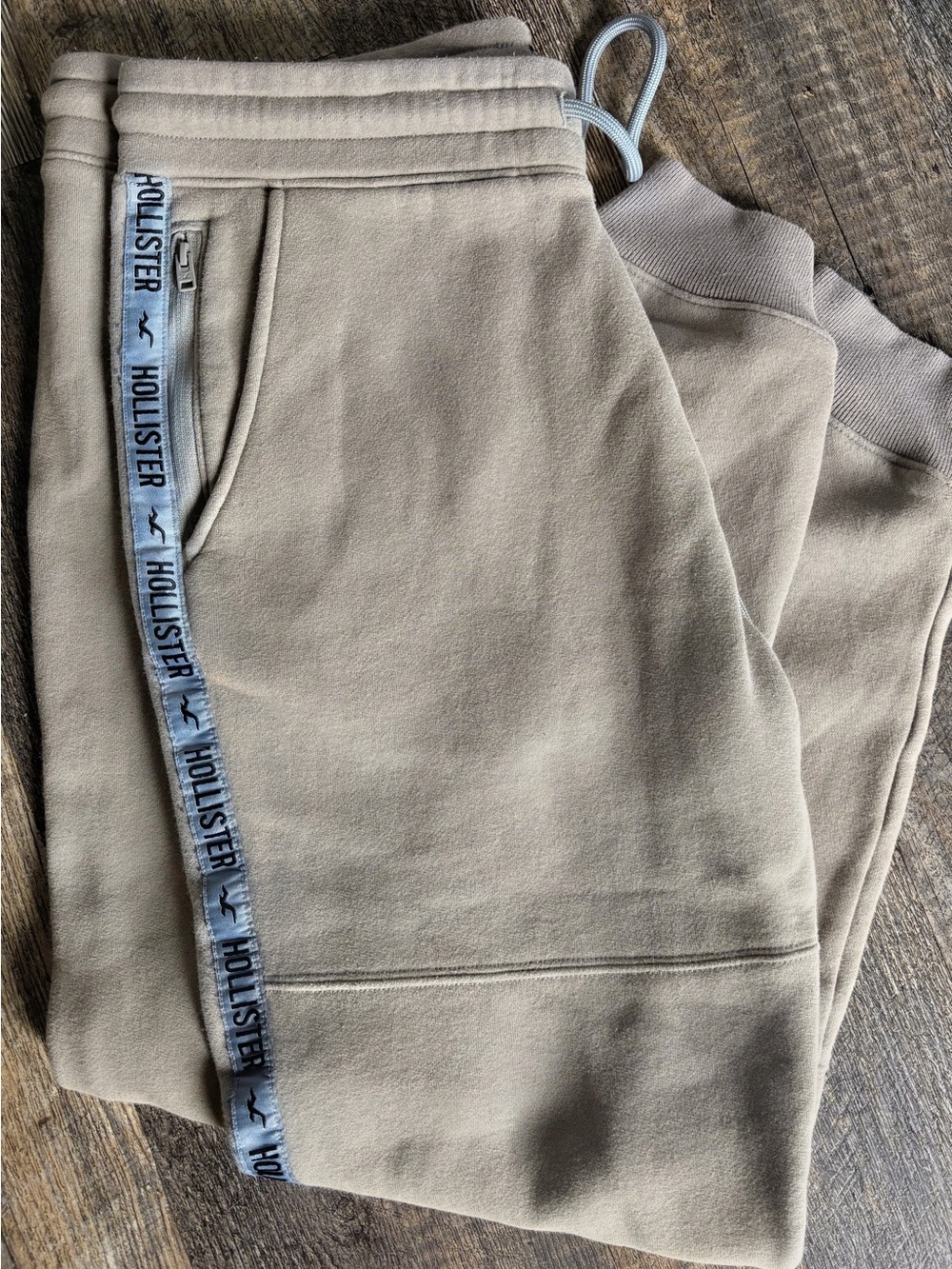 Hollister mens gray Jogger Pants. Size large